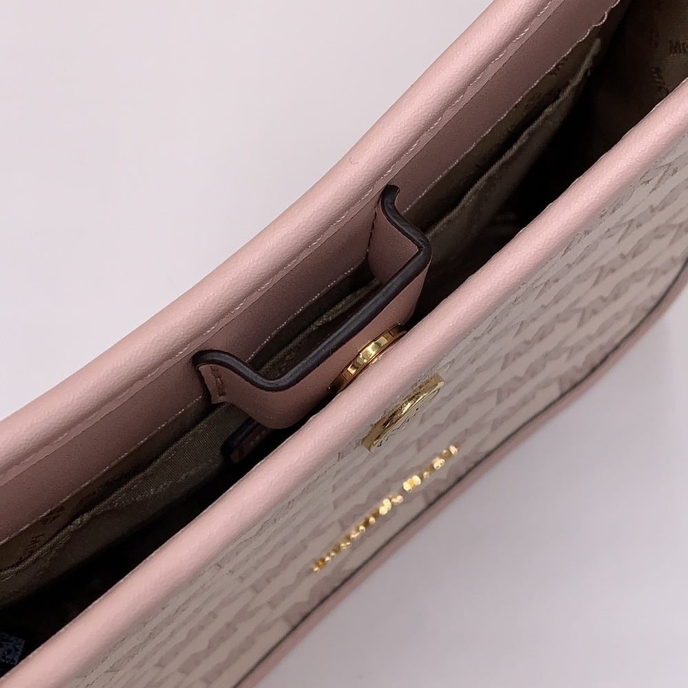 MICHAEL KORS
Briley Small Logo Messenger XBODY Bag POWDER BLUSH MULTI - Picture 11 of 16